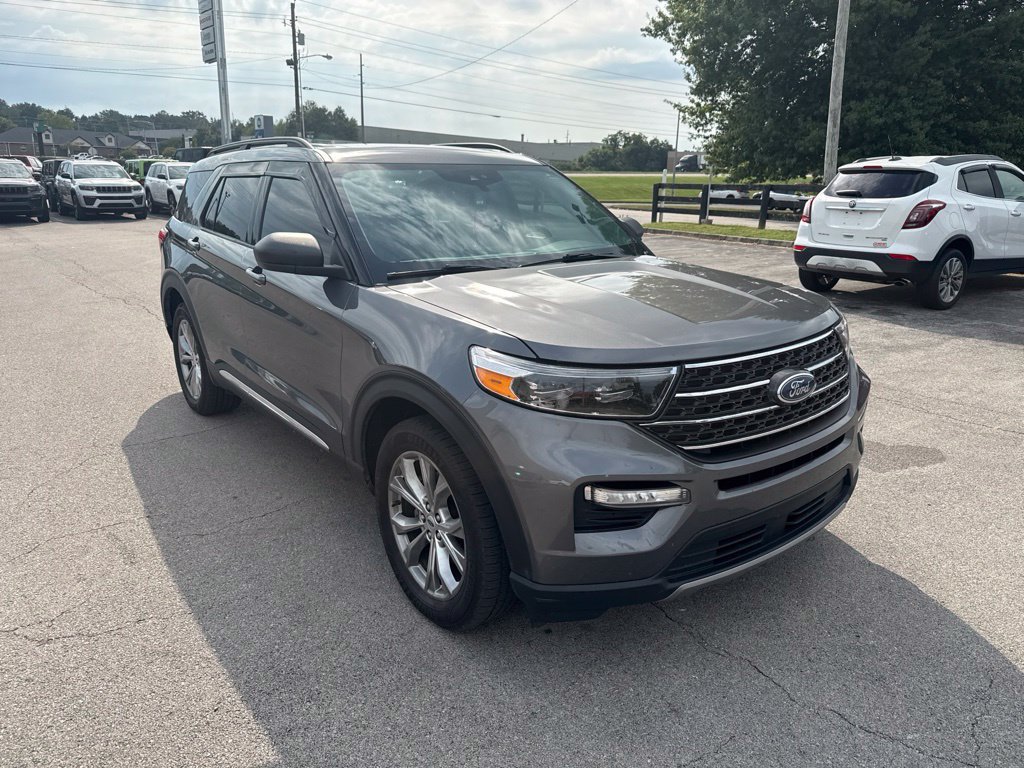 Used 2023 Ford Explorer XLT w/ Equipment Group 202A AWD/4WD image 2