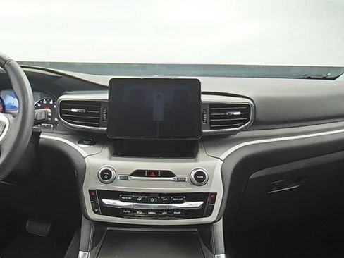 Used 2023 Ford Explorer XLT w/ Equipment Group 202A AWD/4WD image 28