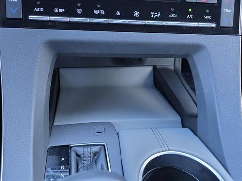 Used 2019 Toyota Avalon Limited image 20