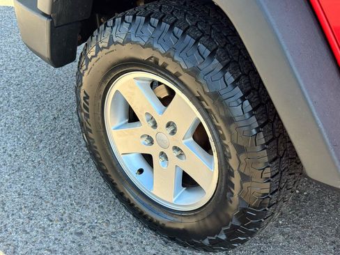 Used 2013 Jeep Wrangler Unlimited Sport w/ Connectivity Group AWD/4WD image 10