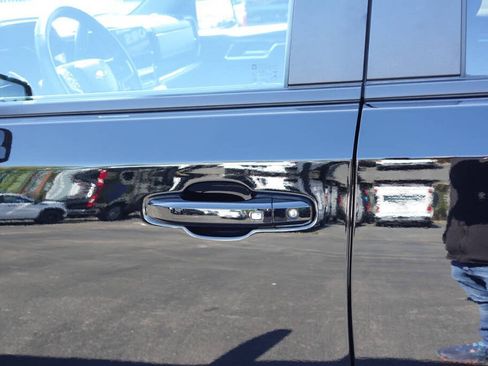 Used 2023 Chevrolet Silverado 1500 LT AWD/4WD image 15