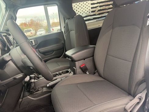 Used 2023 Jeep Wrangler Willys image 12