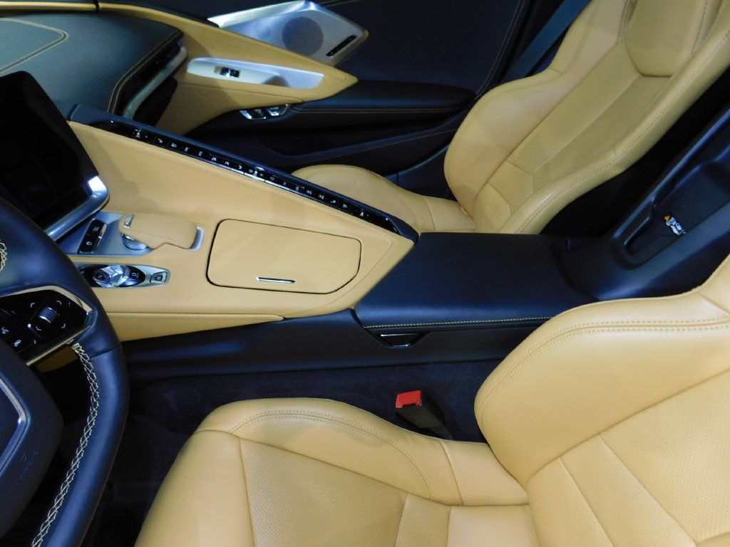Used 2024 Chevrolet Corvette Stingray Preferred Cpe w/ Z51 Performance Package RWD image 35
