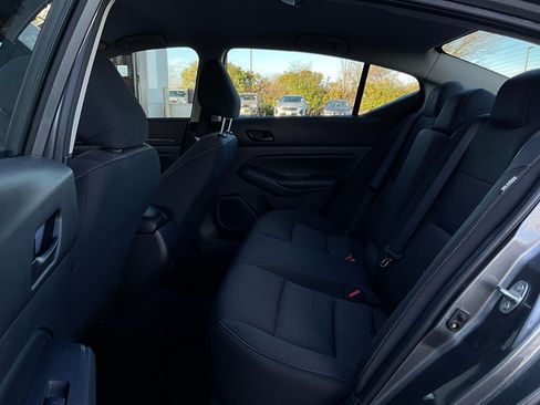 Used 2025 Nissan Altima 2.5 SV image 12