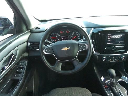 Used 2021 Chevrolet Traverse LS image 12