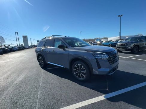 New 2026 Nissan Pathfinder Platinum image 2