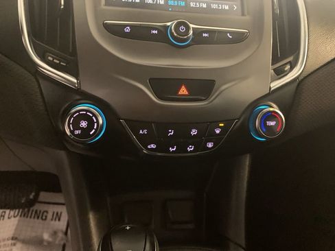 Used 2017 Chevrolet Cruze LT image 19