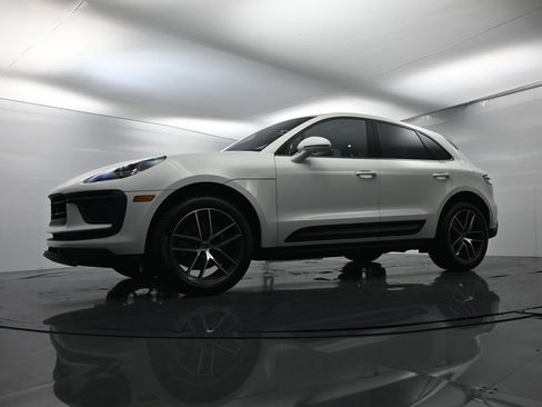 Used 2025 Porsche Macan image 50