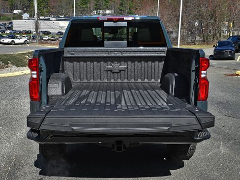 New 2026 Chevrolet Silverado 2500 ZR2 w/ LPO, Dark Essentials Package AWD/4WD image 9