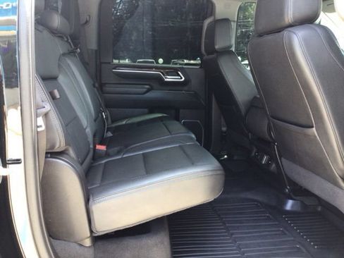 Used 2025 GMC Sierra 2500 SLE w/ Preferred Package AWD/4WD image 17