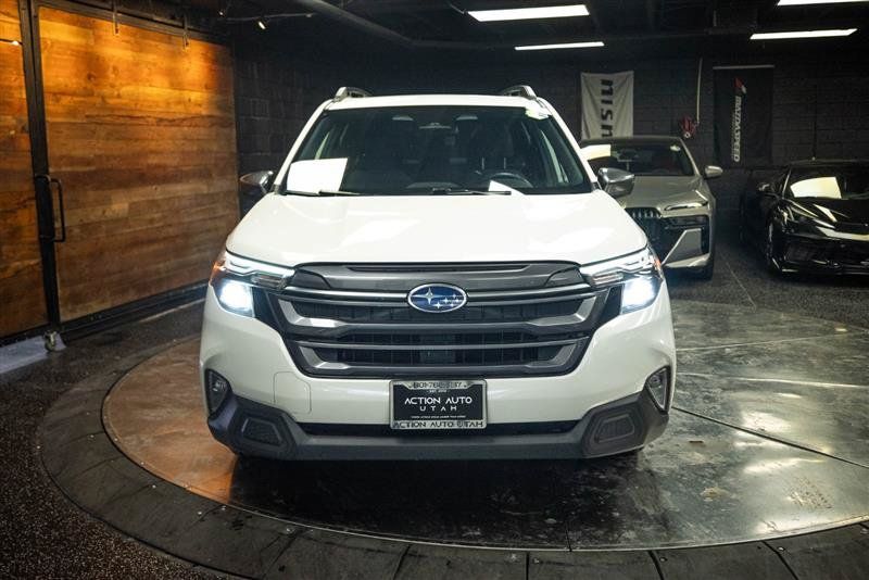 Used 2025 Subaru Forester Premium AWD/4WD image 4