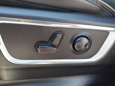 Used 2022 RAM 1500 Laramie AWD/4WD image 18