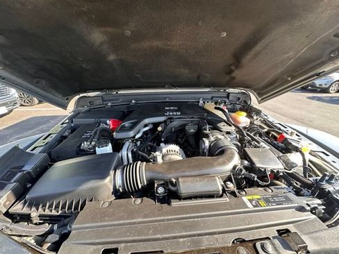 Used 2019 Jeep Wrangler Unlimited Rubicon AWD/4WD image 17