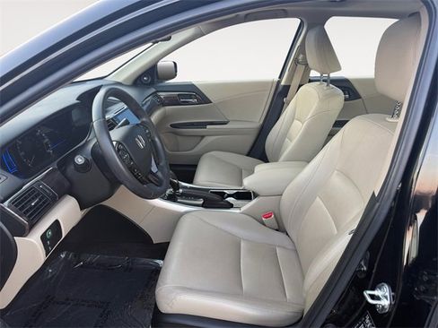 Used 2017 Honda Accord EX-L image 9