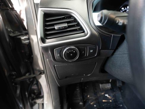 Used 2023 Ford Edge SE w/ Black Appearance Package image 11