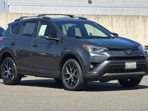 Used 2018 Toyota RAV4 SE w/ Power Extra Value Package FWD image 5