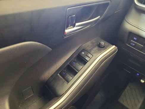 Used 2022 Toyota Highlander XLE image 27