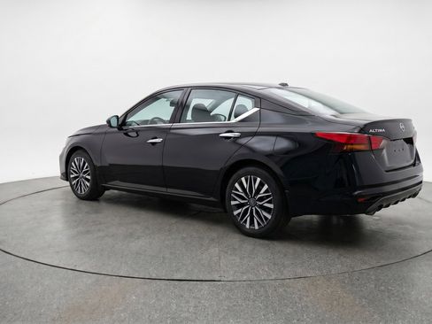 Used 2025 Nissan Altima 2.5 SV FWD image 6