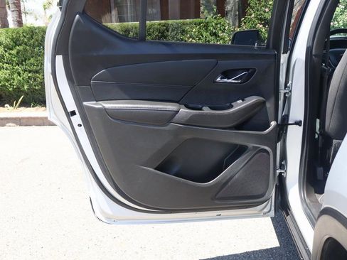Used 2022 Chevrolet Traverse LT image 41