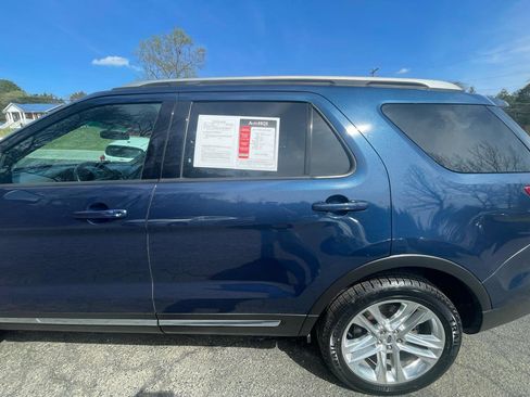 Used 2017 Ford Explorer XLT w/ Equipment Group 202A image 4