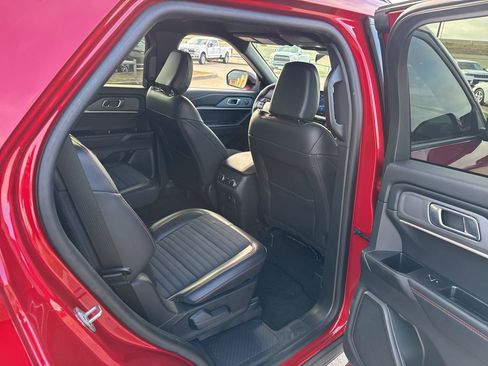 Used 2025 Ford Explorer ST-Line w/ Premium Package image 13