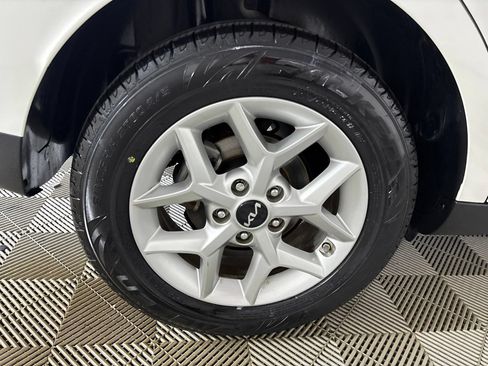 Used 2024 Kia Soul LX w/ Option Group 015 FWD image 32