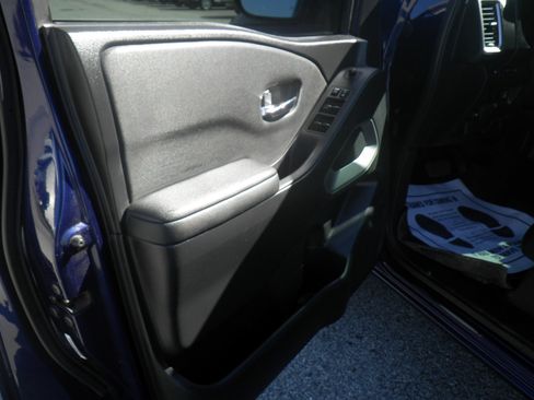 Used 2022 Nissan Frontier SV image 15