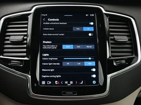 Used 2024 Volvo XC90 T8 Plus image 16