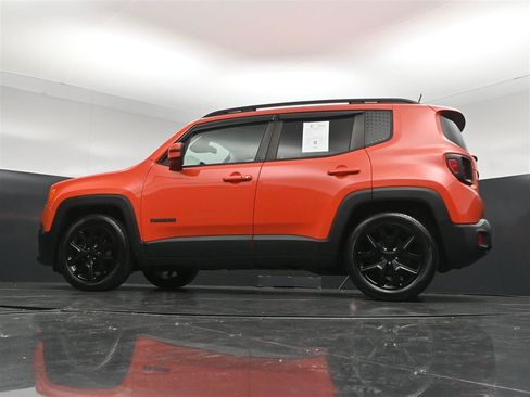 Used 2018 Jeep Renegade Altitude w/ Cold Weather Group FWD image 35
