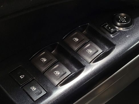 Used 2021 Chevrolet Colorado LT RWD image 27