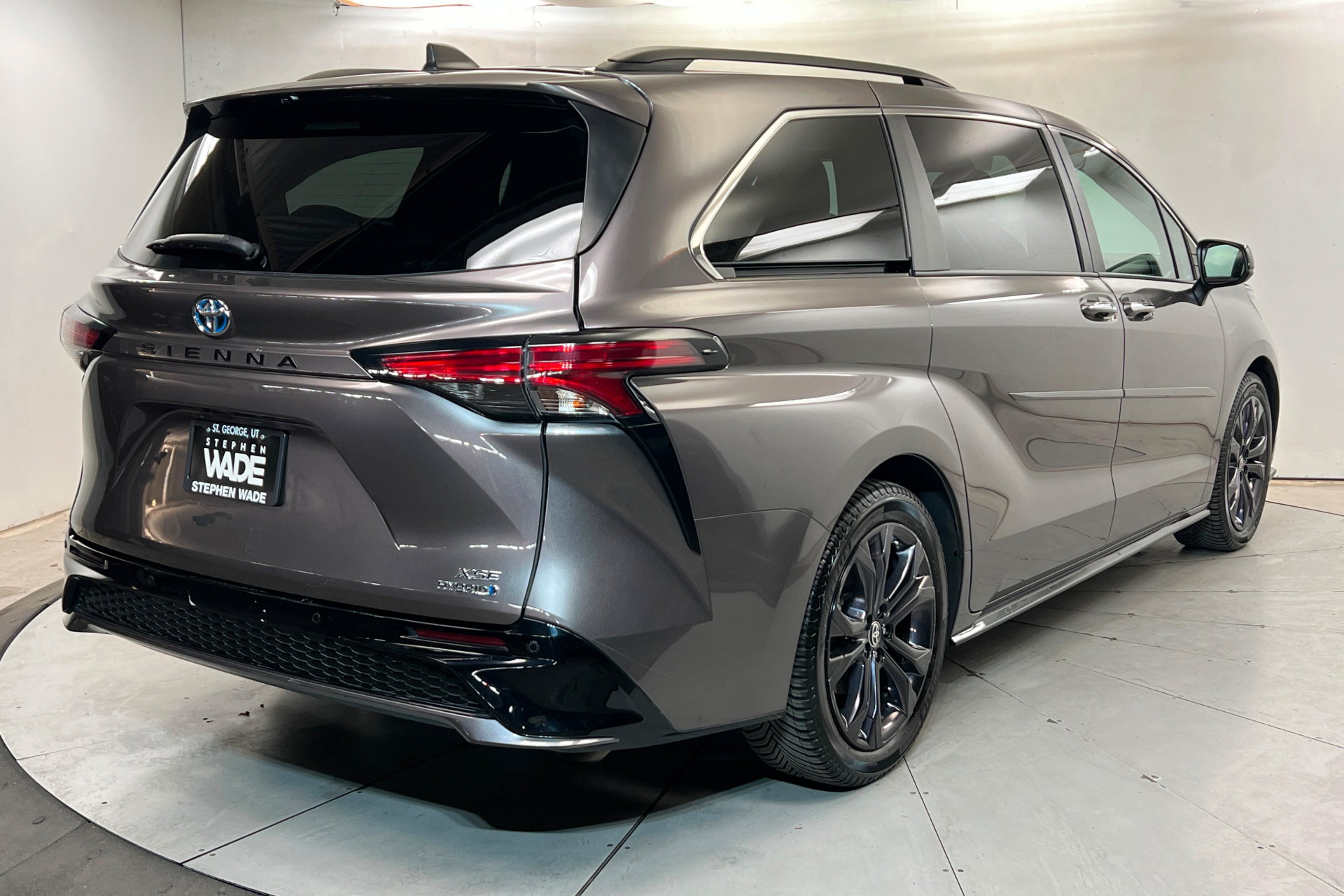 Used 2022 Toyota Sienna XSE w/ XSE Plus Package FWD image 6