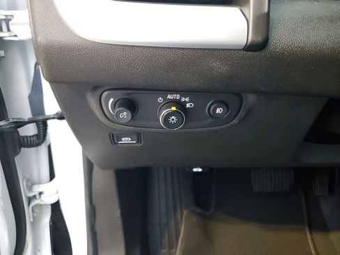 Used 2021 GMC Terrain SLT image 32