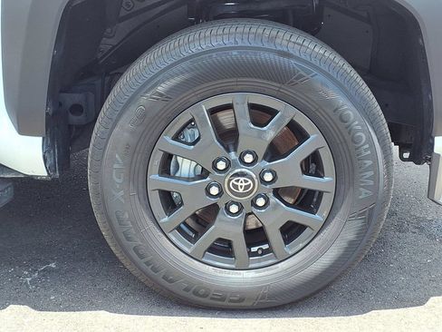 Used 2025 Toyota 4Runner SR5 AWD/4WD image 10