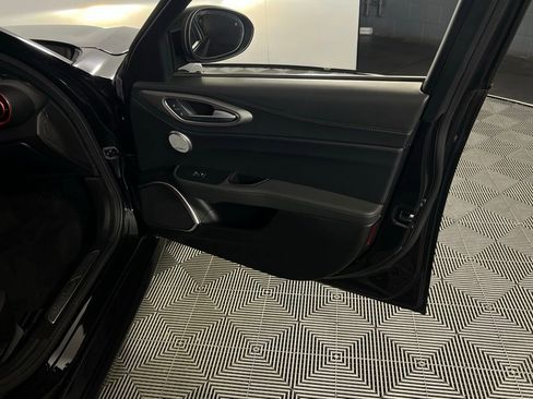 Used 2023 Alfa Romeo Giulia Veloce image 31