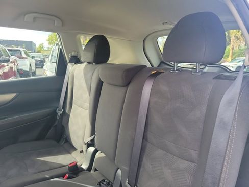 Used 2016 Nissan Rogue SV image 14