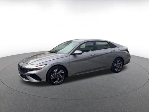 Used 2025 Hyundai Elantra SEL image 8