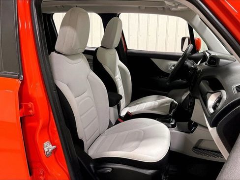 Used 2021 Jeep Renegade Latitude w/ Sun & Sound Group image 7