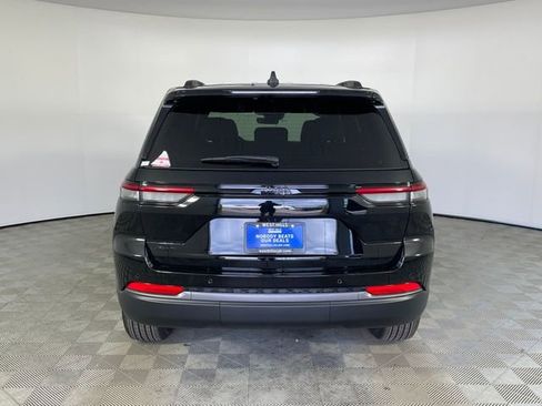 New 2026 Jeep Grand Cherokee 4WD image 13