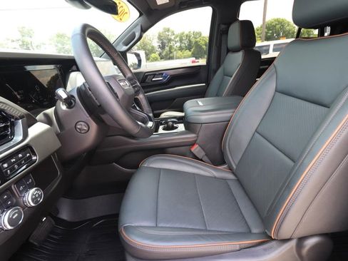 Used 2025 GMC Yukon AT4 AWD/4WD image 2