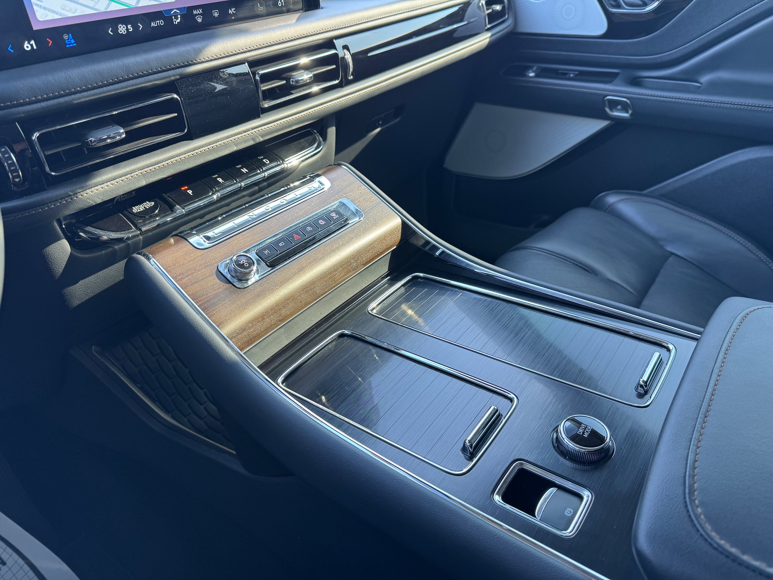 Used 2025 Lincoln Aviator Reserve w/ Luxury Package RWD image 20