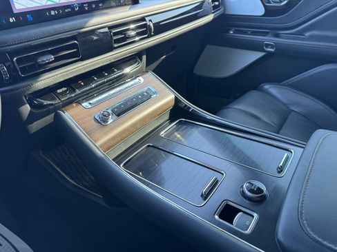 Used 2025 Lincoln Aviator Reserve w/ Luxury Package RWD image 20