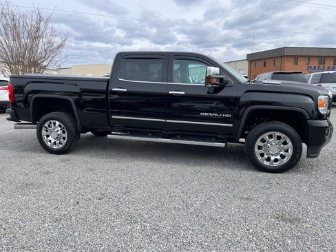 Used 2018 GMC Sierra 2500 Denali w/ Duramax Plus Package image 5
