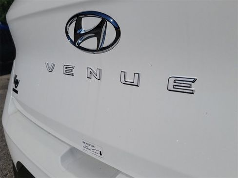 New 2025 Hyundai Venue SEL image 7