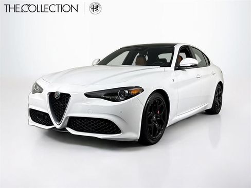 Used 2022 Alfa Romeo Giulia Ti RWD image 1