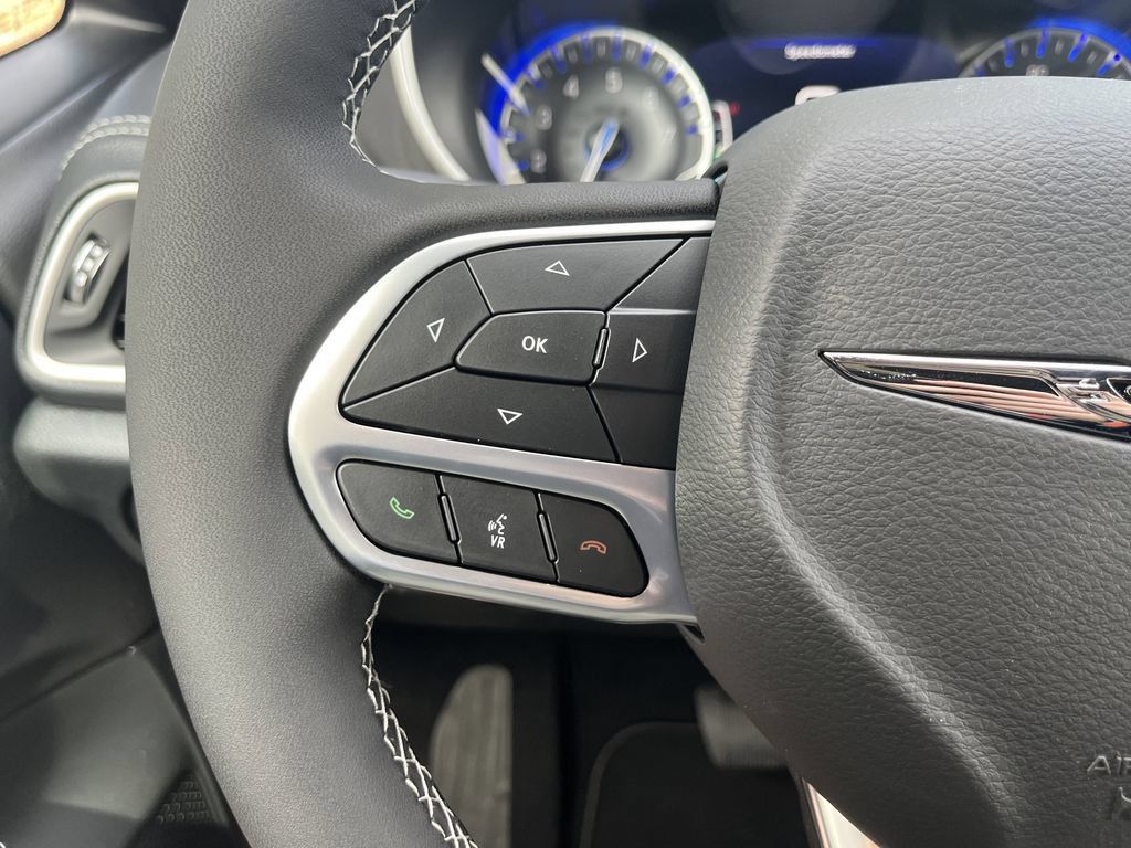New 2026 Chrysler Pacifica Select FWD image 18