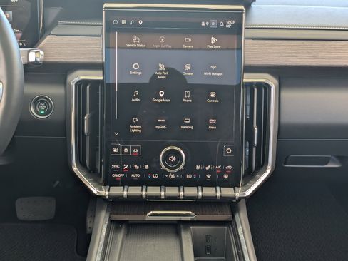 Used 2024 GMC Acadia Denali w/ Super Cruise Package image 29