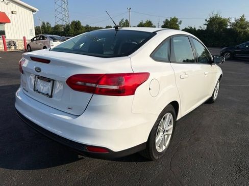 Used 2018 Ford Focus SE w/ Cold Weather Package FWD image 7