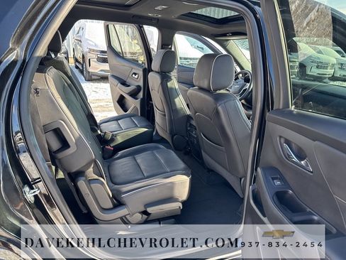 Used 2023 Chevrolet Traverse Premier image 23