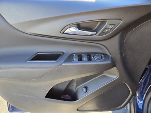 Used 2022 Chevrolet Equinox RS w/ Infotainment Package image 17