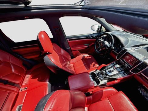 Used 2016 Porsche Cayenne w/ Premium Package image 22